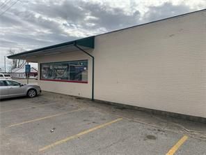 111 W 6th St, Saint Elmo, IL 62458